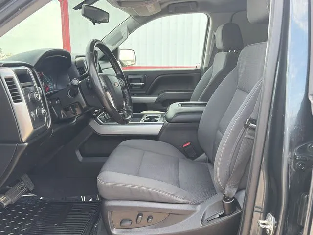 Chevrolet Silverado photo 22