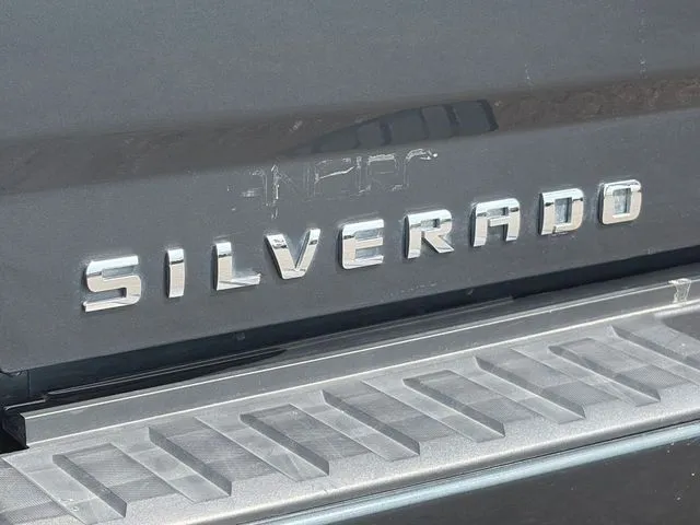 Chevrolet Silverado photo 21