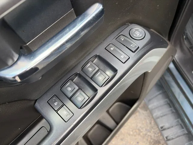 Chevrolet Silverado photo 26