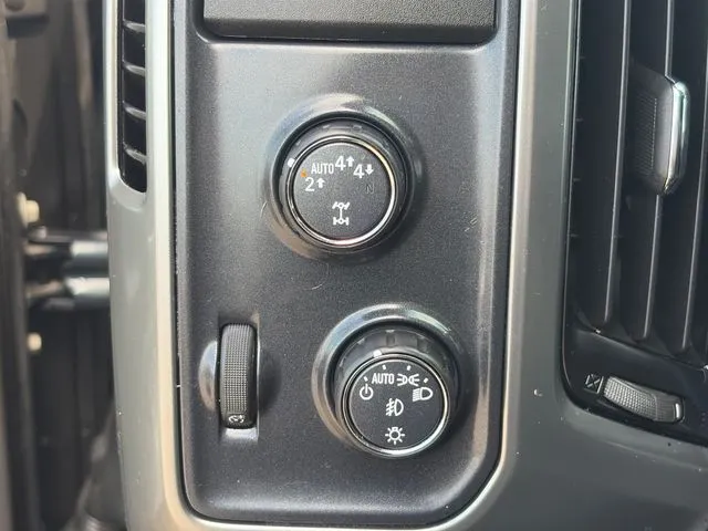 Chevrolet Silverado photo 37