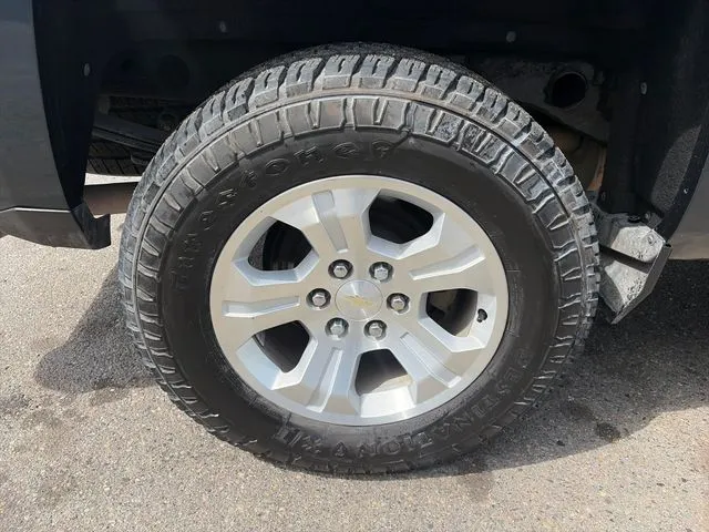 Chevrolet Silverado photo 16