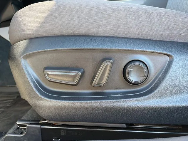 Toyota Camry photo 26