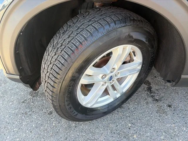 Ford Explorer photo 18