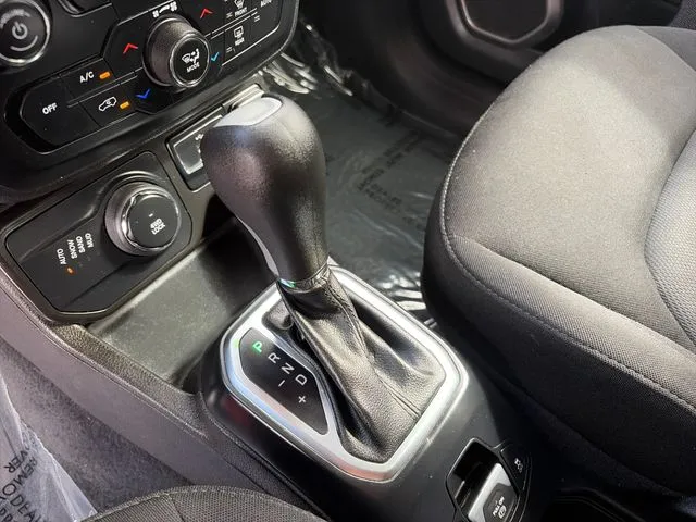 Jeep Renegade photo 34