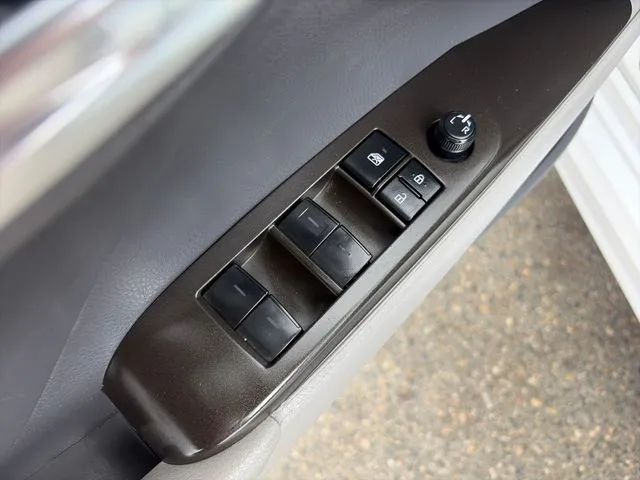 Toyota Camry photo 25