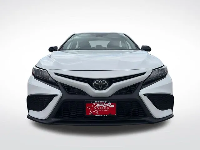 Toyota Camry photo 2