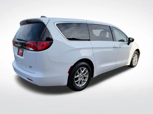 Chrysler Voyager photo 8