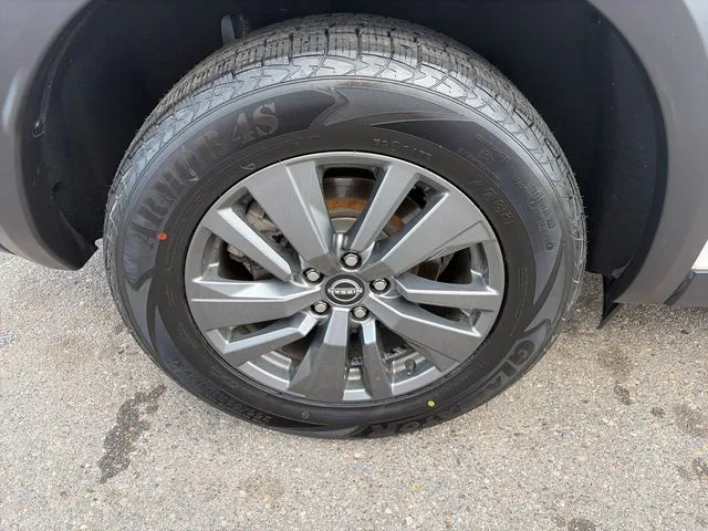 Nissan Pathfinder photo 16