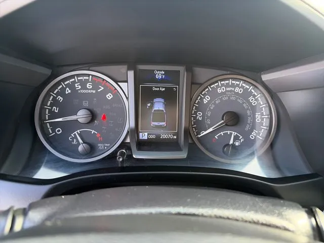 Toyota Tacoma photo 29