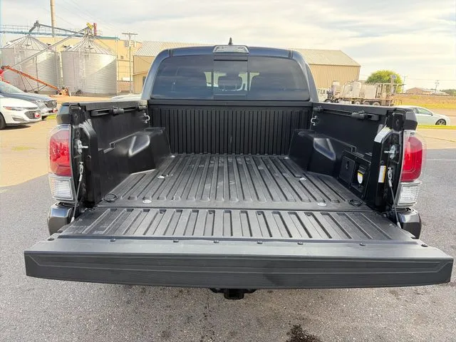 Toyota Tacoma photo 43