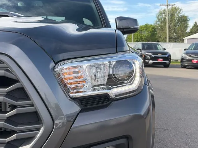 Toyota Tacoma photo 18