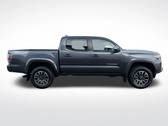 Toyota Tacoma photo 9