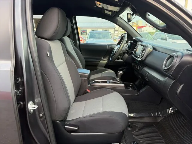 Toyota Tacoma photo 23