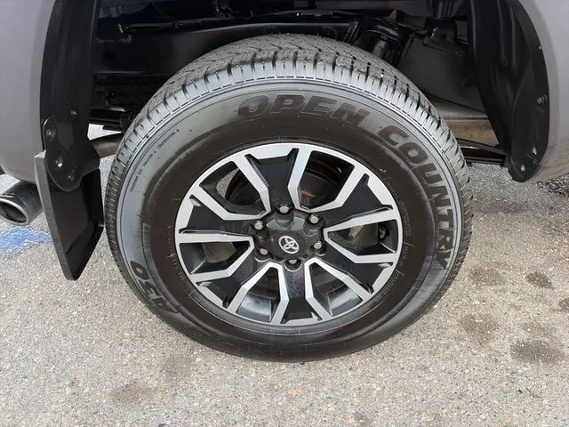 Toyota Tacoma photo 16