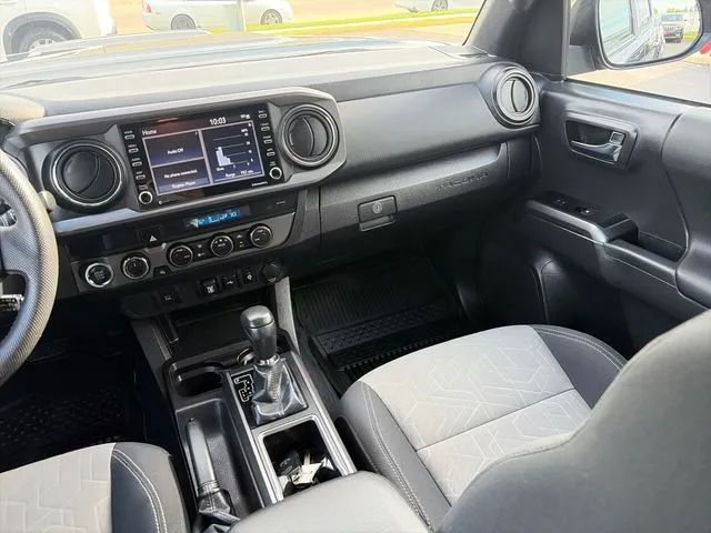 Toyota Tacoma photo 33
