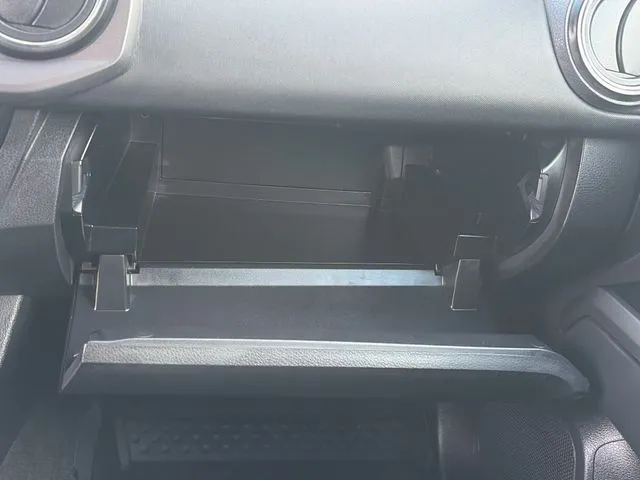 Toyota Tacoma photo 36