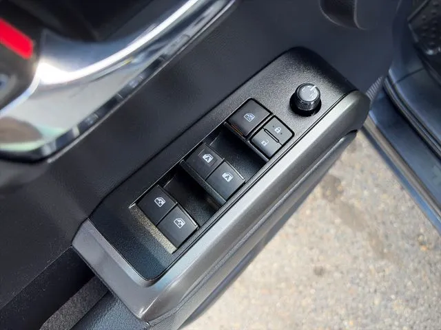 Toyota Tacoma photo 26