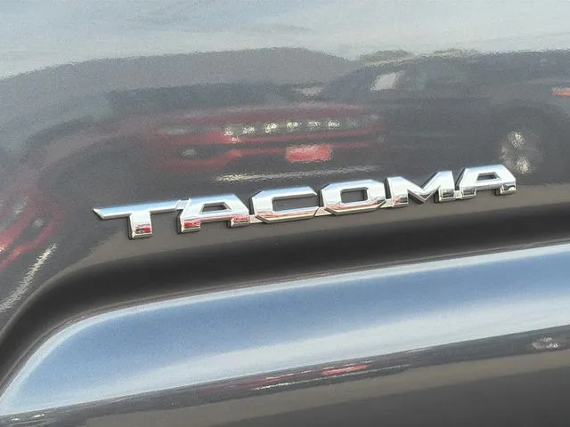 Toyota Tacoma photo 21