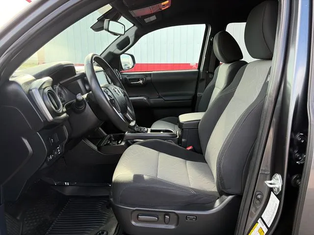 Toyota Tacoma photo 22