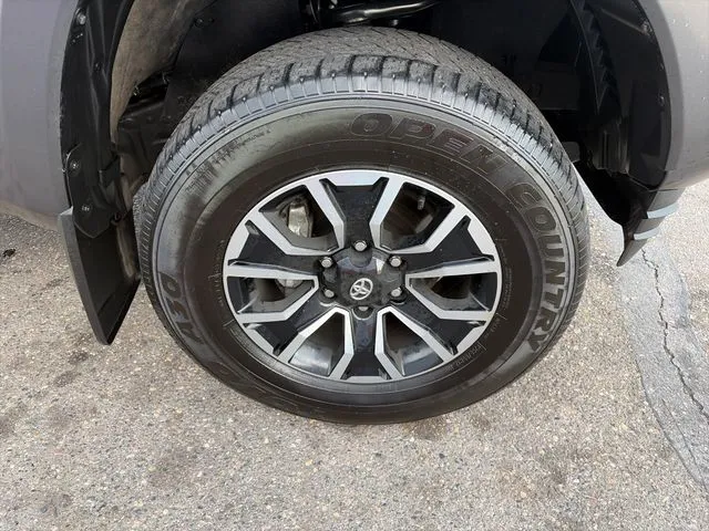 Toyota Tacoma photo 14