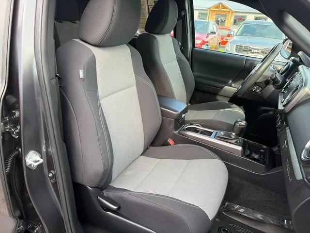 Toyota Tacoma photo 38