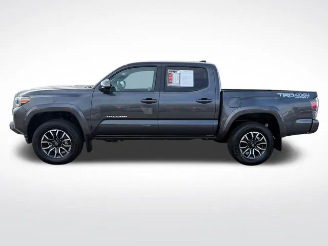 Toyota Tacoma photo 3