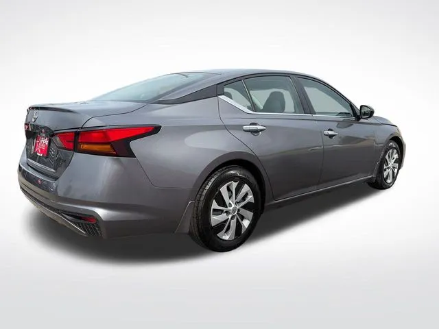 Nissan Altima photo 7