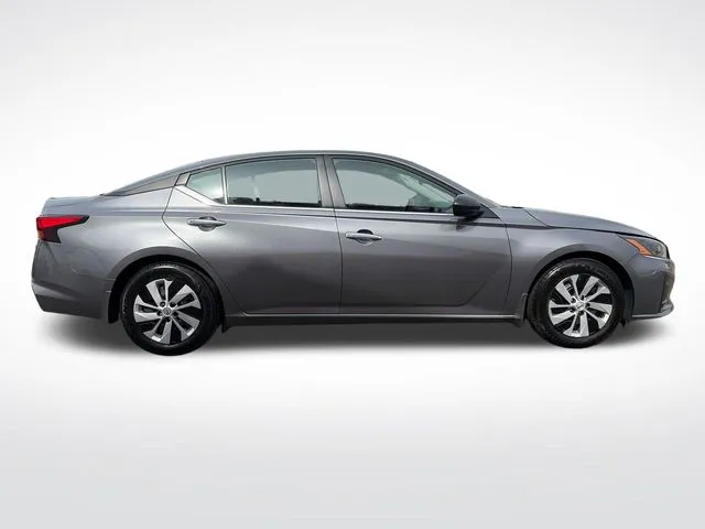 Nissan Altima photo 8