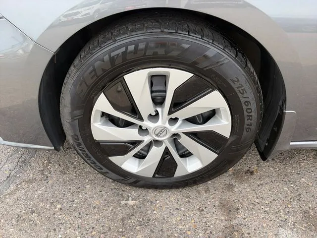 Nissan Altima photo 11