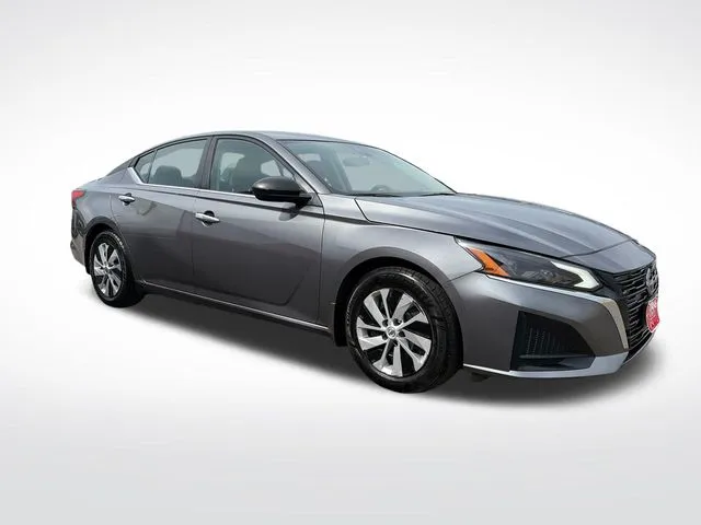 Nissan Altima photo 9
