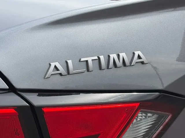 Nissan Altima photo 20
