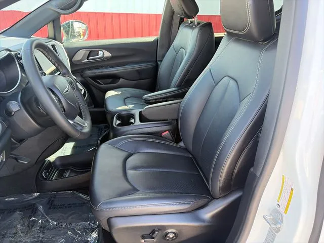 Chrysler Pacifica photo 39
