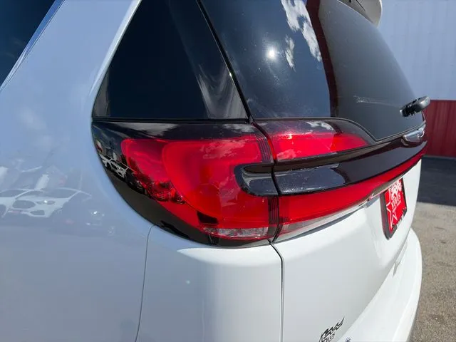 Chrysler Pacifica photo 21
