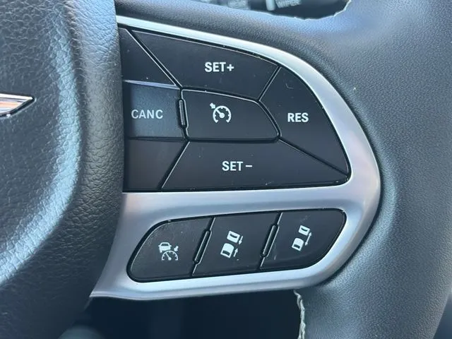 Chrysler Pacifica photo 48