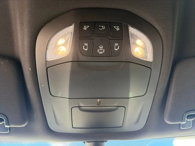 Chrysler Pacifica photo 59