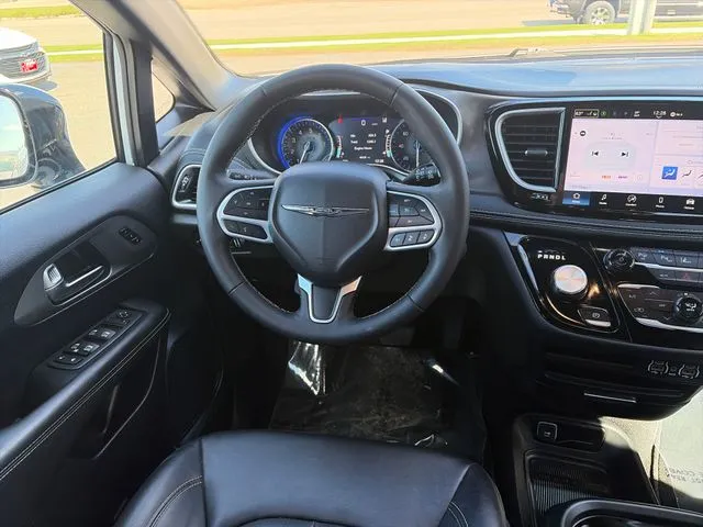 Chrysler Pacifica photo 31