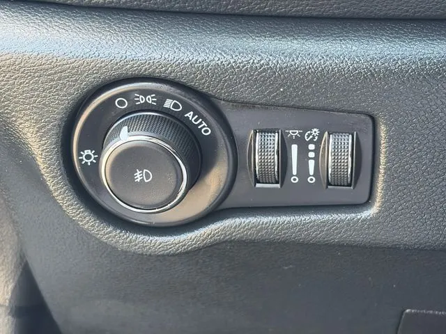 Chrysler Pacifica photo 61
