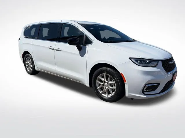 Chrysler Pacifica photo 11