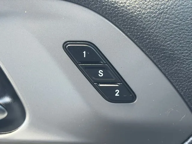 Chrysler Pacifica photo 52