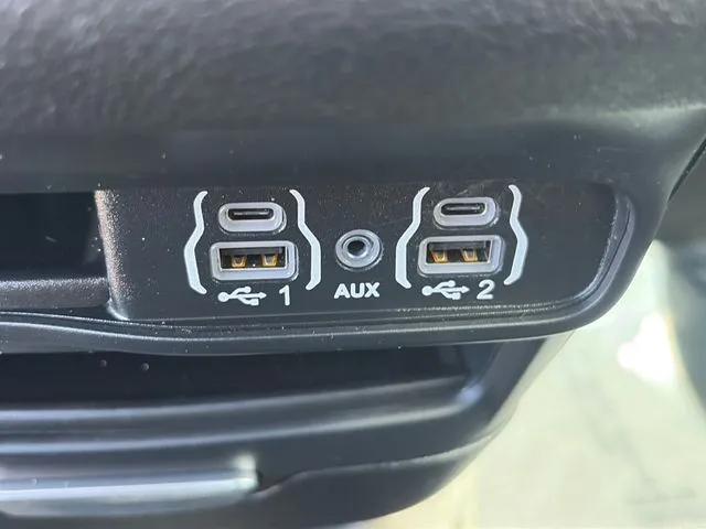 Chrysler Pacifica photo 60
