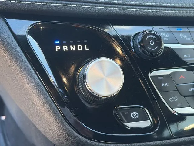 Chrysler Pacifica photo 36