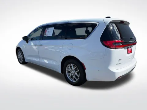More photos of 2025 Chrysler Pacifica Select at Nyhus Family Sales, MN