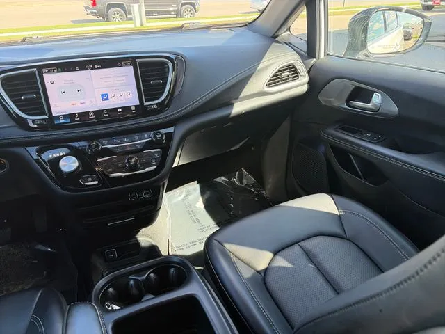 Chrysler Pacifica photo 34
