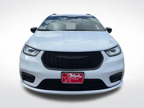 Photos of 2025 Chrysler Pacifica Limited for sale in Perham, MN at Nyhus Family Sales