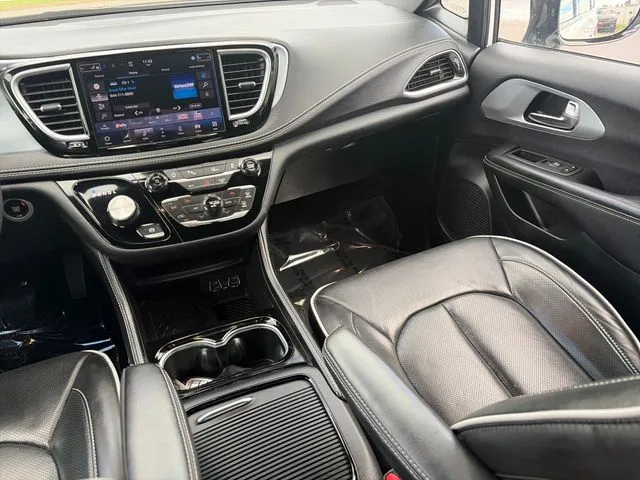 Chrysler Pacifica photo 34
