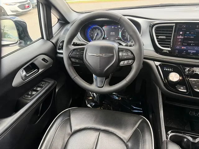 Chrysler Pacifica photo 31