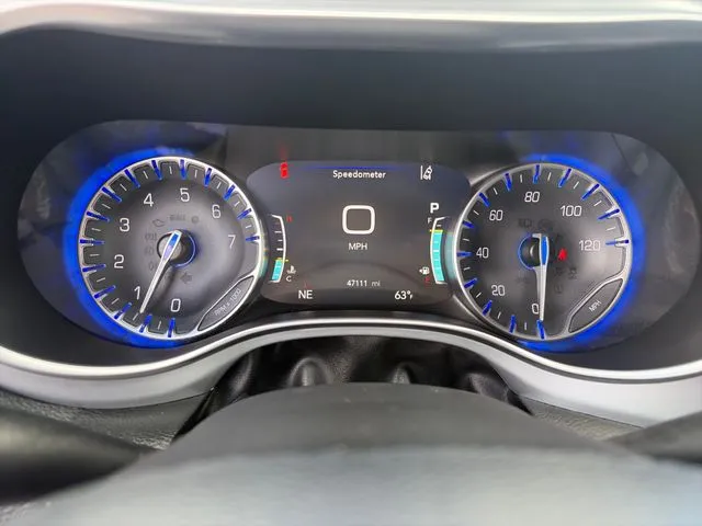 Chrysler Pacifica photo 30