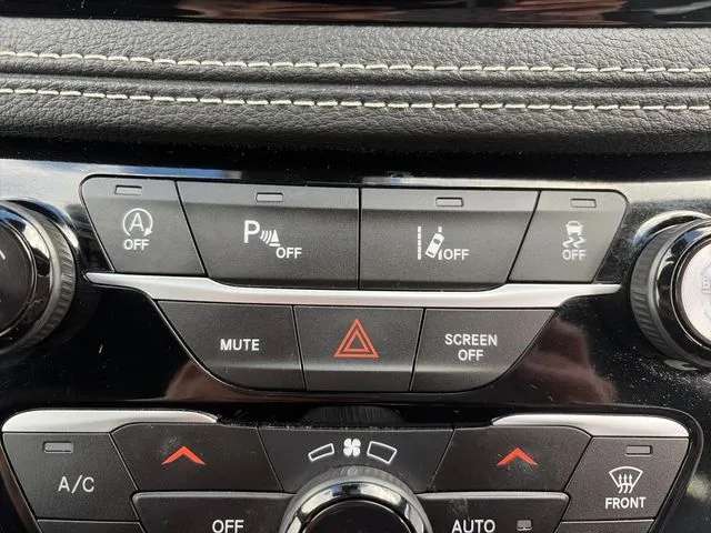 Chrysler Pacifica photo 50
