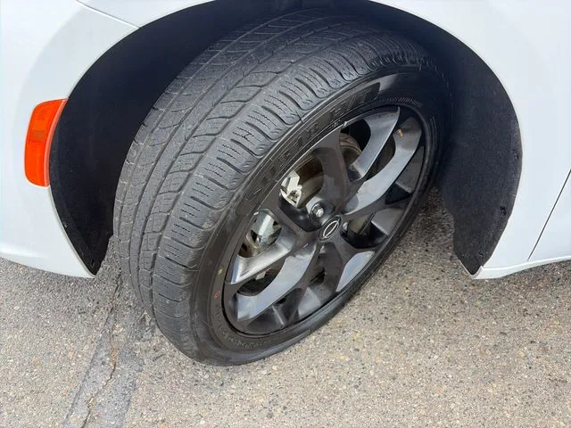 Chrysler Pacifica photo 18