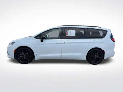 Another view of 2025 Chrysler Pacifica Limited for sale in Perham, MN at Nyhus Family Sales